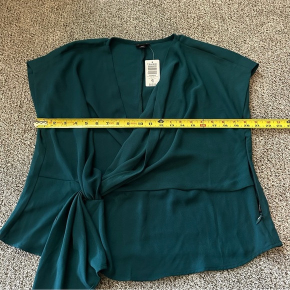 TORRID 00 0X XL Black Crepe Twist Front Surplice Top NWT R$46 - Picture 9 of 9